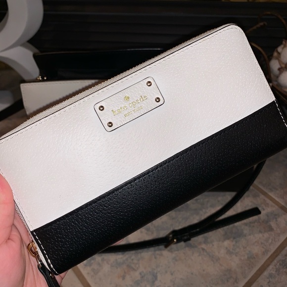 Kate Spade Purse & Wallet - Picture 2 of 8
